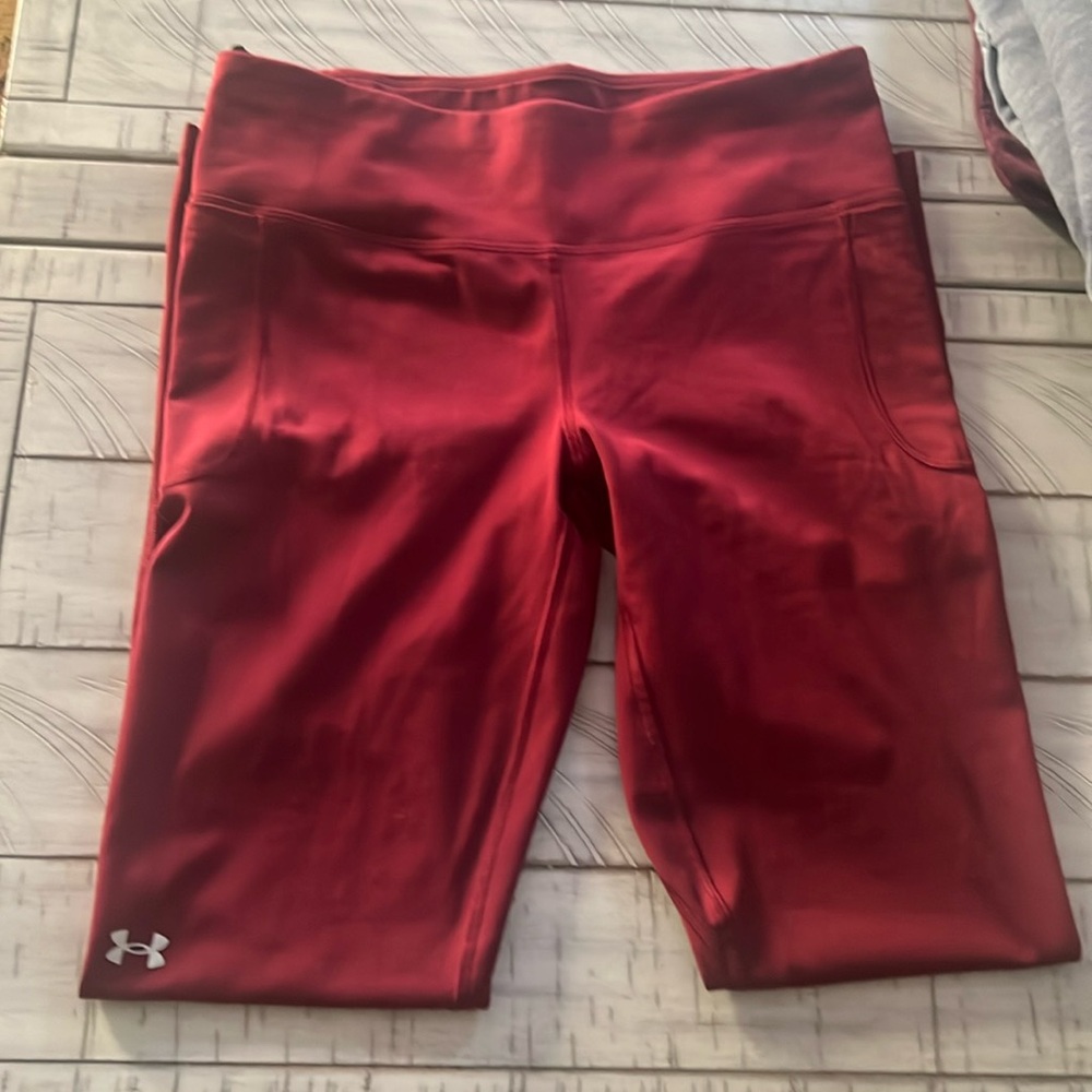 Maroon under Armour yoga pants, like new, size L